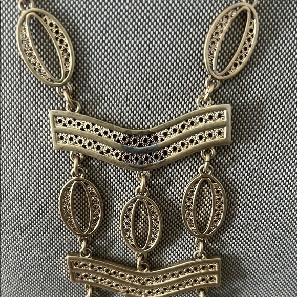 STELLA & DOT Gold bib Statement Necklace - Picture 4 of 7